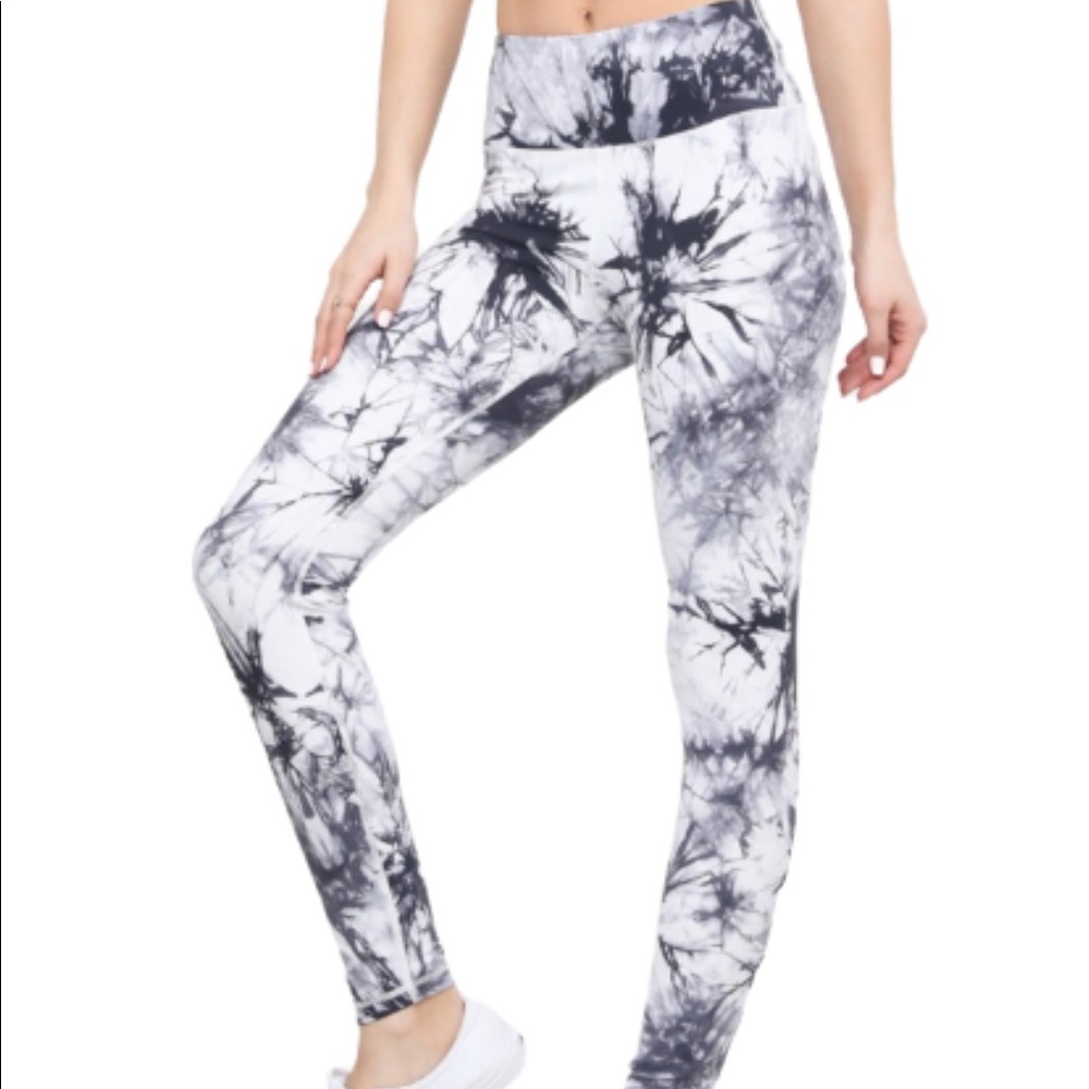 Last 1 • Buttery Soft Tie Dye Leggings - Picture 2 of 7